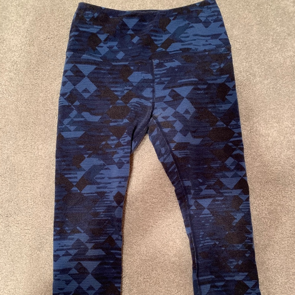 Reebok Women Capris - Picture 2 of 4